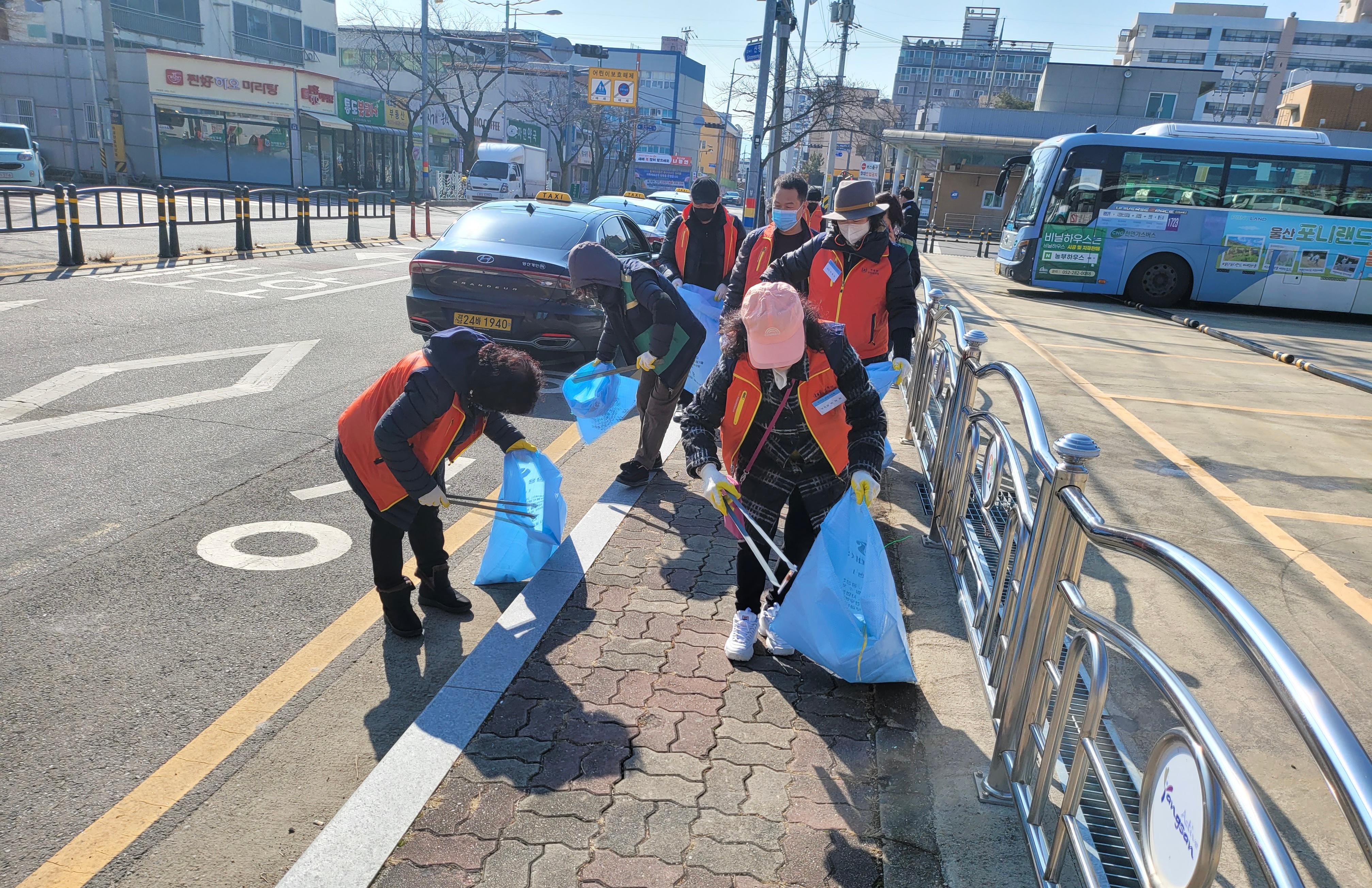 2024. 2. 7. 하북면 설 맞이 국토대청소 실시 사진입니다.